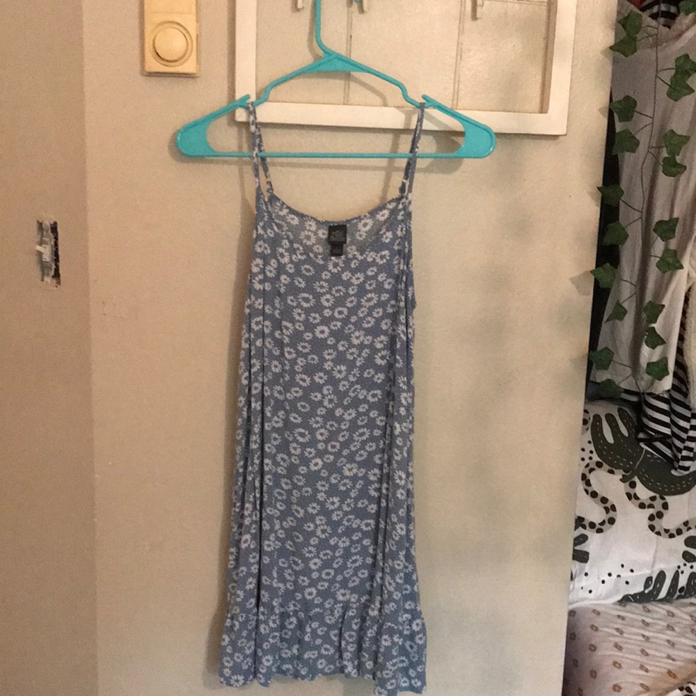 wild fable blue daisy dress a size small in woman’s